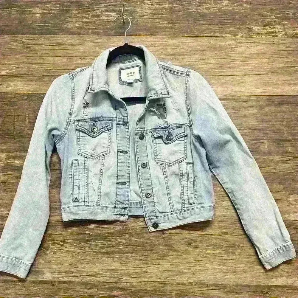 Forever 21 Light Wash Denim Jacket‎ size Medium